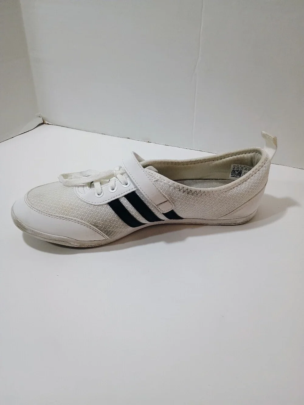 Adidas Diona 2.0 Sneakers Athletic Tennis Shoes White Black Women's Sz 9